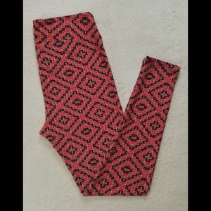 LulaRoe Leggings size Tall & Curvy